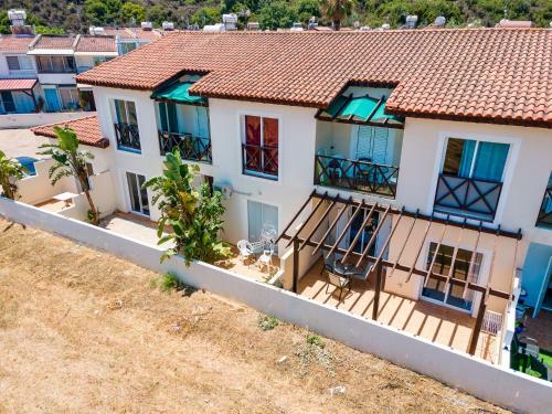 Kate's Latchi Beachfront Studio Apartment 105 By Ezoria