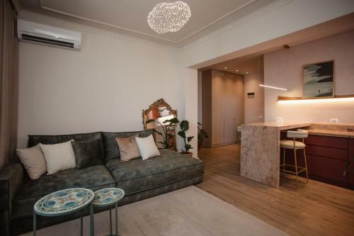 Exquisite, Stylish, Center Apartment