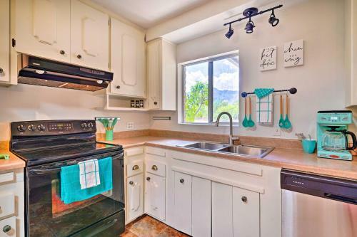 Vibrant Family Home With Grill, Walk Downtown!