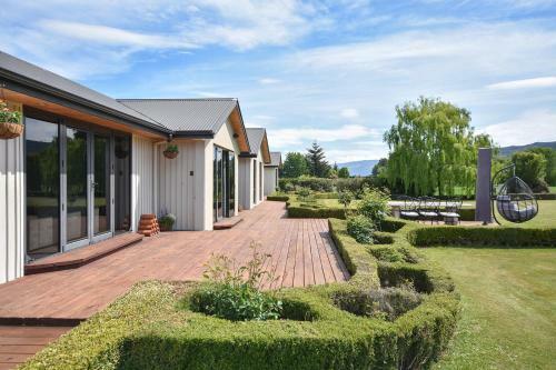 Tirohanga Retreat
