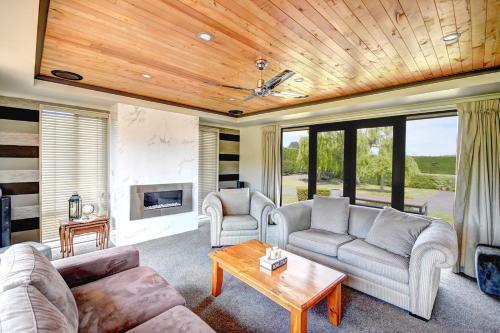 Tirohanga Retreat