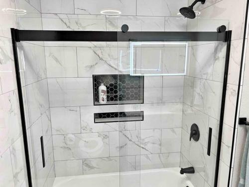 Lake Retreat - Vacation Home By The Golf Course