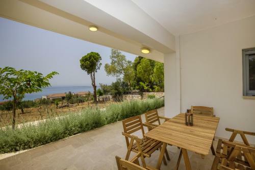 Villa Bay's Balcony Verga