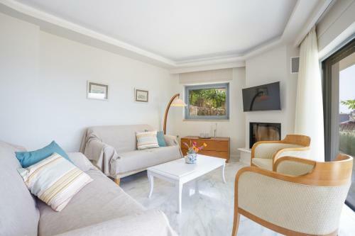 Villa Bay's Balcony Verga
