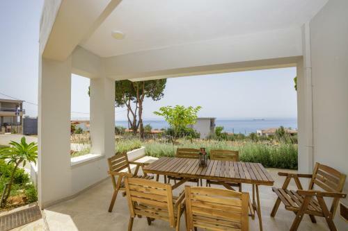Villa Bay's Balcony Verga