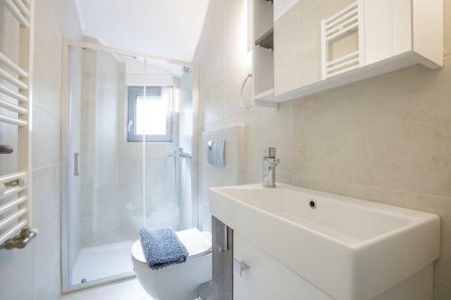 Villa Bay's Balcony Verga