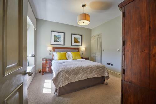 Pope Lodge: Stunning Stone Coach House Conversion