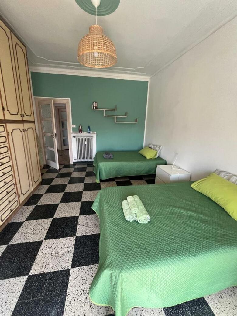 Hostal Incantevole E Spaziosa Camera In Centro