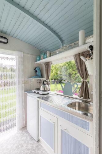 Bed & Breakfast Gardenhouse On Wheels