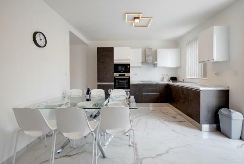 Splendid 2br Apartment In Central St Julians
