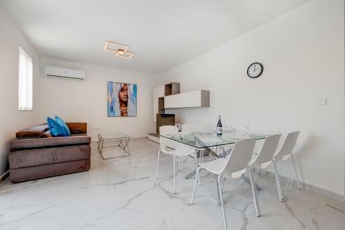 Splendid 2br Apartment In Central St Julians