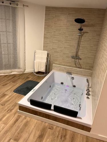 Hostal Room In Guest Room - Comfortable Room 35m2