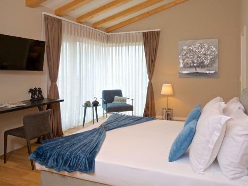 Enticing Holiday Home In Brtonigla With Jacuzzi