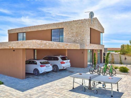 Enticing Holiday Home In Brtonigla With Jacuzzi