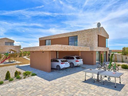 Enticing Holiday Home In Brtonigla With Jacuzzi