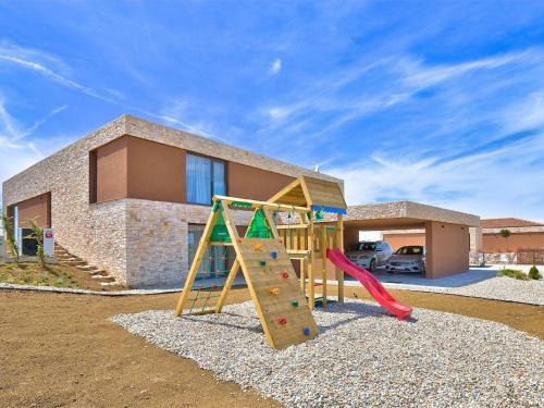 Enticing Holiday Home In Brtonigla With Jacuzzi