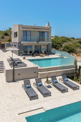 Luxurious Villa Aqua - With 2 Heated Pools