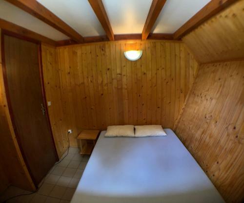 Chalets Dans Le Parc D'un Manoir Du 19eme Si�cle