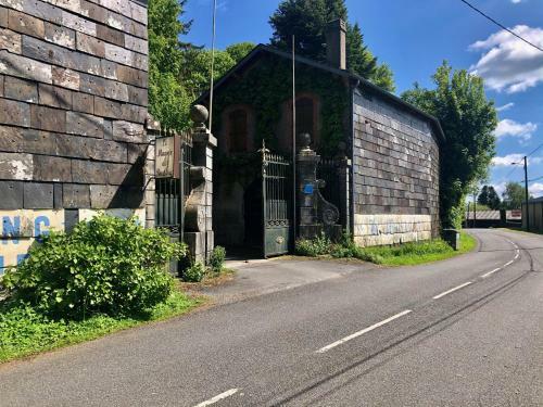 Chalets Dans La Parc D'un Manoir Du Xix�me Si�cle