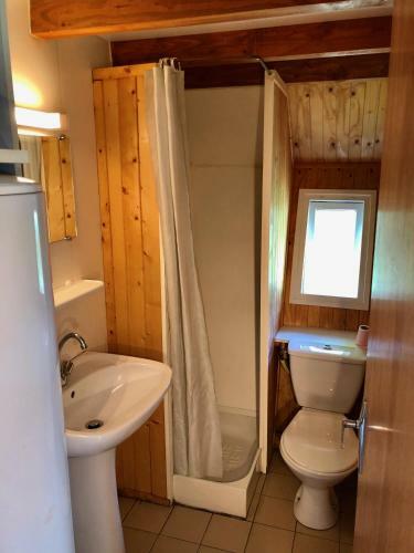 Chalets Dans La Parc D'un Manoir Du Xix�me Si�cle