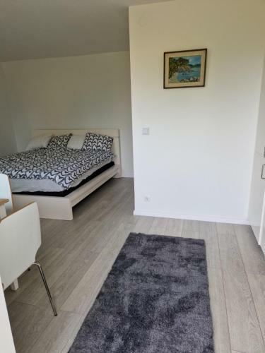 Furnished Apartment With Walking Distance To Beach