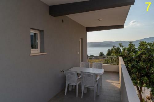 Apartment With Stunning View!