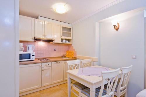 Hostal Apartments And Rooms Beachfront Luxury Condos