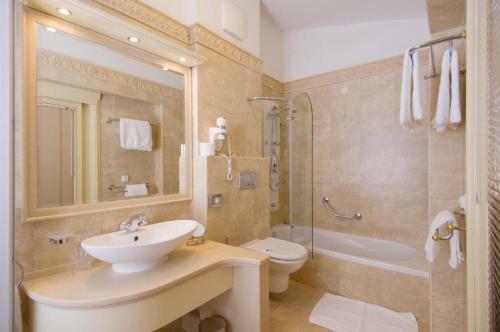 Hostal Apartments And Rooms Beachfront Luxury Condos