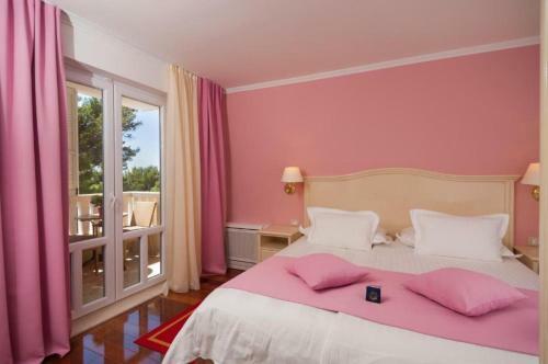 Hostal Apartments And Rooms Beachfront Luxury Condos