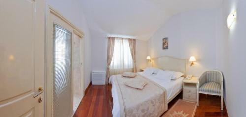 Hostal Apartments And Rooms Beachfront Luxury Condos