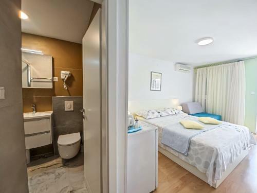 Apartment With Sea View And Free Parking