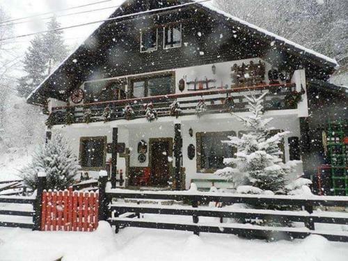 Hostal Pensiunea Casa Cu Amintiri