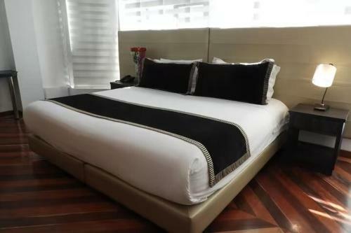Hotel Travel Gold