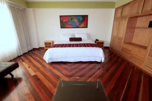 Hotel Travel Gold