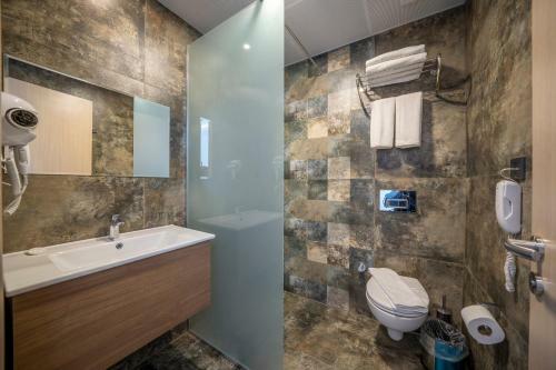 Ol?ve Tree Hotel