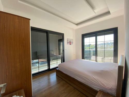 Detached Villa In �e?me Center