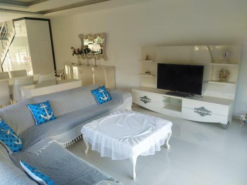 Detached Villa In �e?me Center