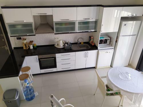 Detached Villa In �e?me Center
