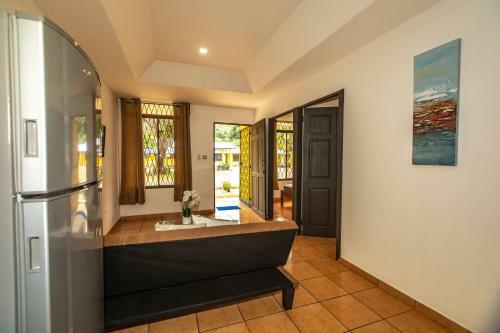 Armonia #8 - Beachside 2br Apartment In Playas Del Coco