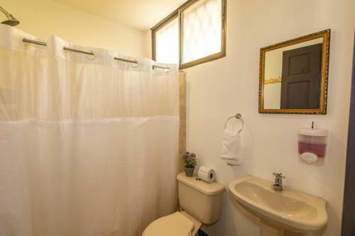 Armonia #8 - Beachside 2br Apartment In Playas Del Coco