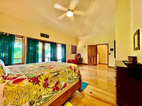 Villa Far Tortuga @ First Bight, Roatan
