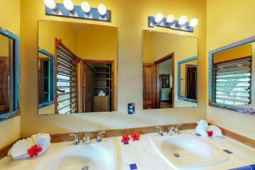 Villa Far Tortuga @ First Bight, Roatan