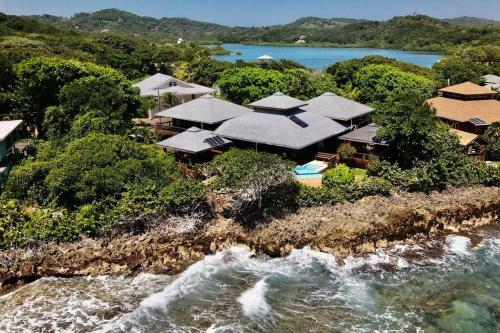 Villa Far Tortuga @ First Bight, Roatan
