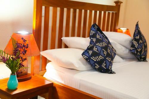 Coconut Grove Regency Hotel