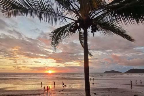 Bright & Airy 2br Condo Minutes From Jaco Beach