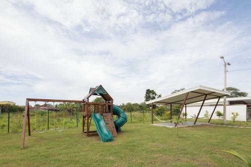 Bright & Airy 2br Condo Minutes From Jaco Beach