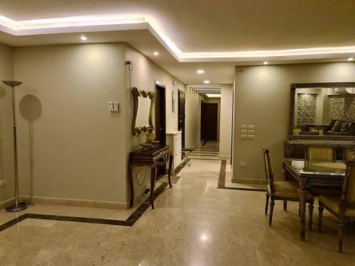 Spacious Executive Luxury Apartment With Balcony