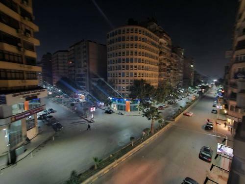Spacious Executive Luxury Apartment With Balcony