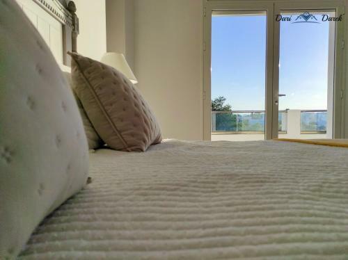 Sunny-daze Villa Near The Beach