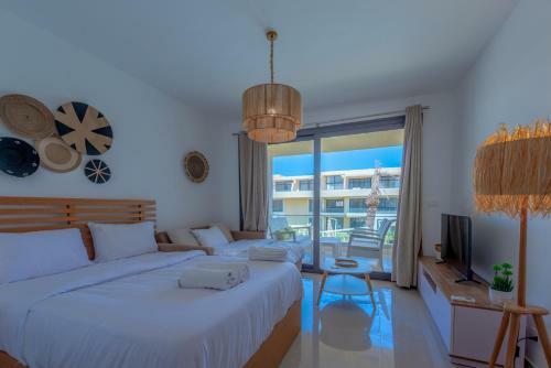 Boho-chic Studio Apartment In G-cribs, Pool View